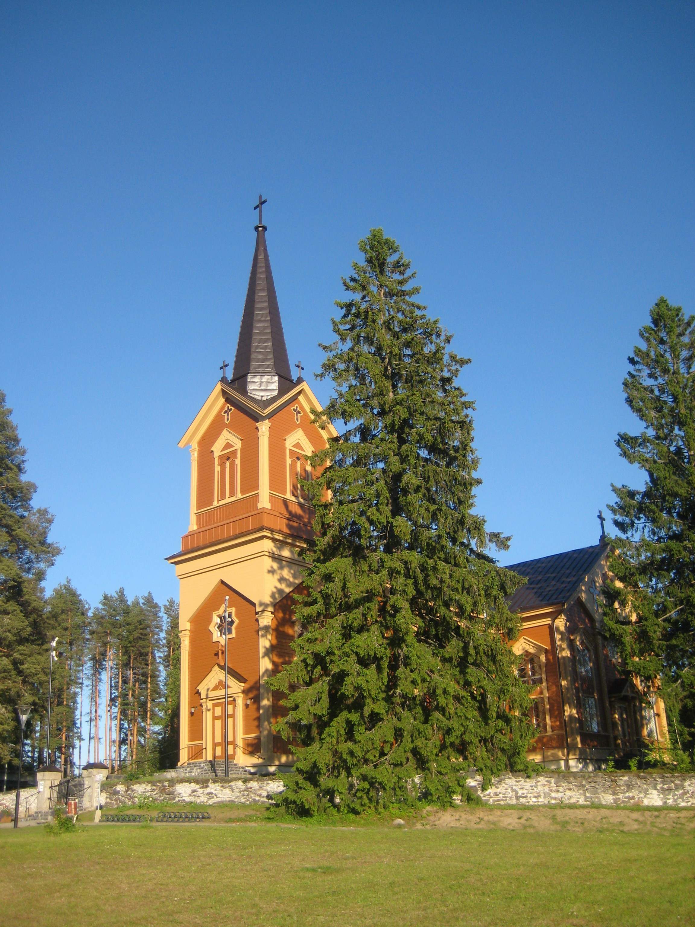 Kirkko%20kesälllä%202010[1].jpg